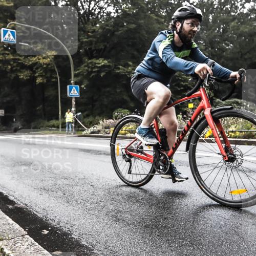 13.09.2026 - Stadtparktriathlon H.Heesch http://msf.ph/oto/10279739 13.09.2026 10:28:50 Radfahren 323, 385 meine-sportfotos.de