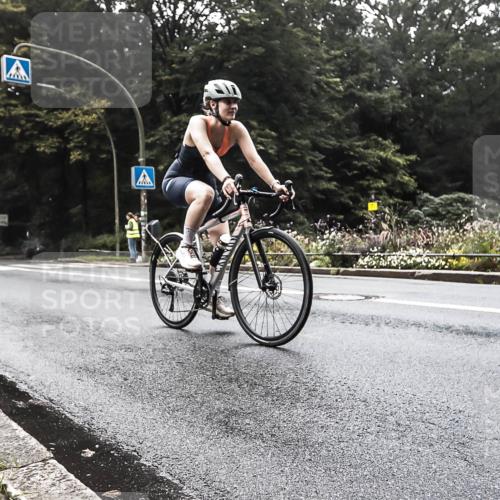 13.09.2026 - Stadtparktriathlon H.Heesch http://msf.ph/oto/10279761 13.09.2026 10:29:08 Radfahren 334, 335, 381, 419, 429, 432 meine-sportfotos.de
