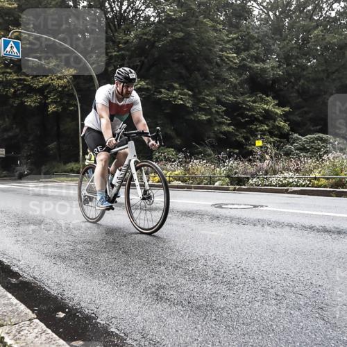 13.09.2026 - Stadtparktriathlon H.Heesch http://msf.ph/oto/10279765 13.09.2026 10:29:09 Radfahren 334, 335, 381, 419, 429, 432 meine-sportfotos.de