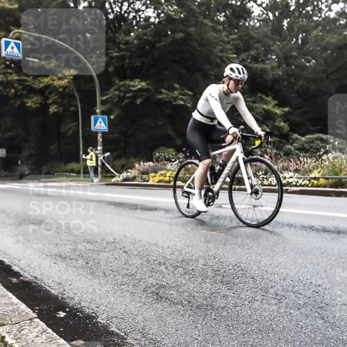 13.09.2026 - Stadtparktriathlon H.Heesch http://msf.ph/oto/10279789 13.09.2026 10:29:27 Radfahren 242, 283, 380, 398, 450 meine-sportfotos.de