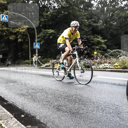 13.09.2026 - Stadtparktriathlon H.Heesch http://msf.ph/oto/10279825 13.09.2026 10:30:16 Radfahren 294, 299 meine-sportfotos.de