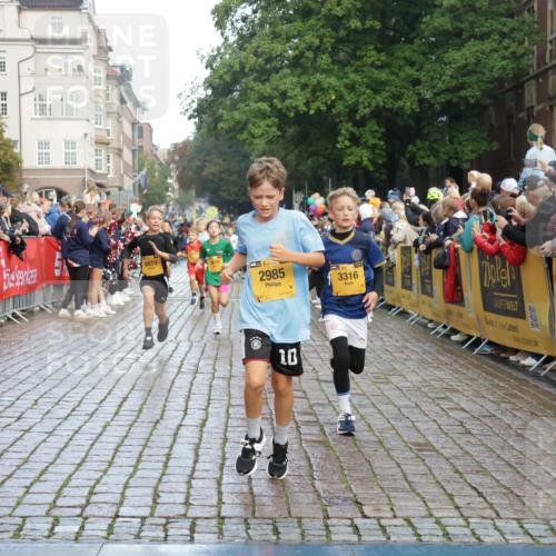 13.09.2026 - Kiel Lauf Yannick Fuchs http://msf.ph/oto/10279829 13.09.2026 08:52:58 Ziel 237, 1263, 2402, 2609, 5147, 5149, 5373, 5405, 6210, 6283, 6579, 7025, 7085, 7423, 7611, 10024, 10627, 10991, 11706, 12397, 12488, 1799, 2613, 3782, 4158, 4668, 5075, 5121, 5334, 6517, 7881, 7894, 8745, 10396, 10414, 10779, 11248, 12454, 12460, 2985, 3316, 3419, 4060, 4756, 5342, 5436, 6103, 8018, 8510, 8541, 8601, 8819, 10390, 1647, 1809, 3871, 6517, 6937, 9381, 10102, 11752 meine-sportfotos.de