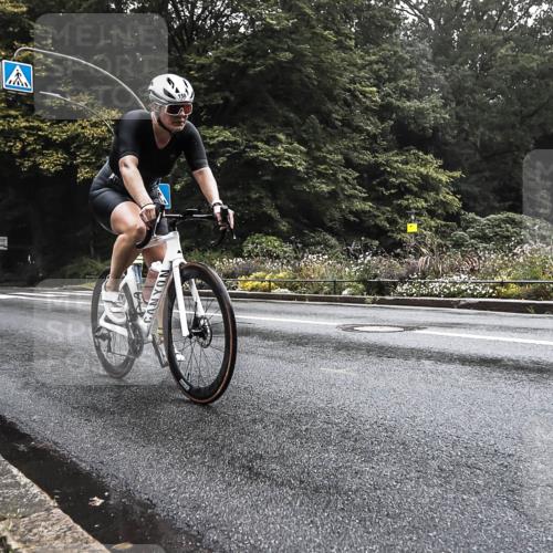 13.09.2026 - Stadtparktriathlon H.Heesch http://msf.ph/oto/10279888 13.09.2026 09:07:21 Radfahren 30, 32, 99, 158 meine-sportfotos.de