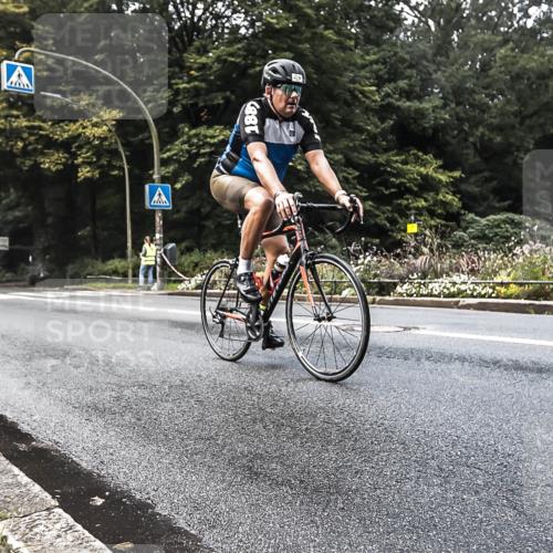 13.09.2026 - Stadtparktriathlon H.Heesch http://msf.ph/oto/10279915 13.09.2026 10:32:29 Radfahren 224, 277, 295 meine-sportfotos.de