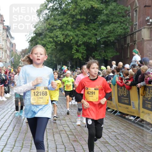 13.09.2026 - Kiel Lauf Yannick Fuchs http://msf.ph/oto/10279937 13.09.2026 08:53:06 Ziel 237, 1263, 4756, 5149, 5342, 5373, 6579, 7085, 8018, 8510, 8601, 10390, 10627, 11706, 237, 1799, 2402, 2609, 2613, 4158, 4668, 5075, 5121, 5147, 5149, 5334, 5405, 6210, 6283, 7025, 7423, 7611, 7894, 8745, 10024, 10396, 10414, 10779, 10991, 11248, 12397, 12454, 12460, 12488, 347, 1919, 2570, 2743, 2985, 3316, 3419, 4060, 4291, 5284, 5344, 5436, 6103, 6846, 7170, 7875, 8095, 8541, 8819, 8947, 9410, 11455, 12168, 3782, 5075, 6517, 7881 meine-sportfotos.de