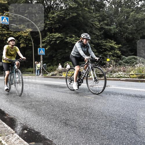 13.09.2026 - Stadtparktriathlon H.Heesch http://msf.ph/oto/10279945 13.09.2026 10:33:14 Radfahren 230, 408, 509 meine-sportfotos.de