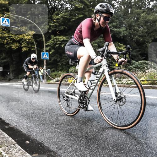 13.09.2026 - Stadtparktriathlon H.Heesch http://msf.ph/oto/10279981 13.09.2026 10:34:11 Radfahren 421, 502 meine-sportfotos.de