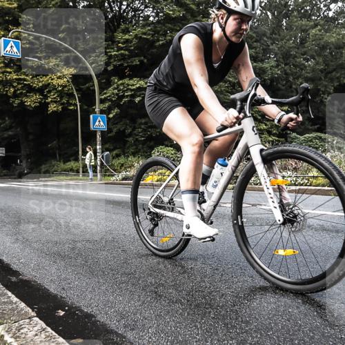 13.09.2026 - Stadtparktriathlon H.Heesch http://msf.ph/oto/10280103 13.09.2026 10:36:58 Radfahren 346, 382, 439, 575 meine-sportfotos.de