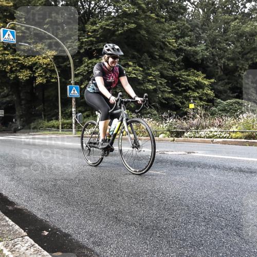 13.09.2026 - Stadtparktriathlon H.Heesch http://msf.ph/oto/10280189 13.09.2026 10:37:45 Radfahren 278, 329, 381 meine-sportfotos.de