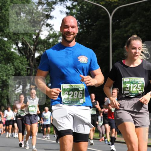 13.09.2026 - 21. swb-Marathon Bremen TobiasT http://msf.ph/oto/10280298 13.09.2026 12:21:14 Laufen 6085, 8296, 2, 40, 3125, 5406, 21 meine-sportfotos.de