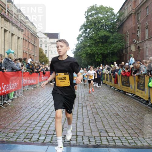 13.09.2026 - Kiel Lauf Yannick Fuchs http://msf.ph/oto/10280308 13.09.2026 08:53:32 Ziel 347, 1159, 2016, 2570, 2614, 3210, 3328, 4291, 5177, 5284, 5344, 5455, 6004, 6846, 6894, 6979, 7240, 7635, 8525, 8857, 8947, 9410, 10122, 11185, 11455, 11830, 12168, 1263, 1919, 2743, 2985, 3316, 3419, 4060, 4756, 5284, 5342, 5373, 5436, 6103, 6579, 7085, 7170, 7875, 8018, 8095, 8510, 8541, 8601, 8819, 10390, 10627, 11706, 12168, 258, 262, 888, 1149, 1332, 2447, 3234, 4607, 5120, 6267, 6628, 6702, 8024, 8671, 8968, 9816, 10997, 5147, 5405, 6210, 10024, 12488 meine-sportfotos.de