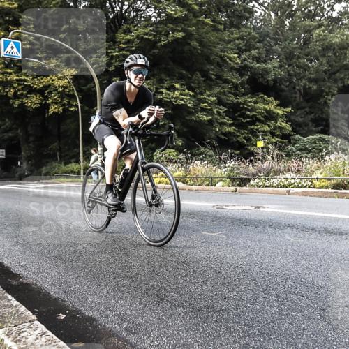 13.09.2026 - Stadtparktriathlon H.Heesch http://msf.ph/oto/10280329 13.09.2026 10:39:40 Radfahren 493, 498 meine-sportfotos.de