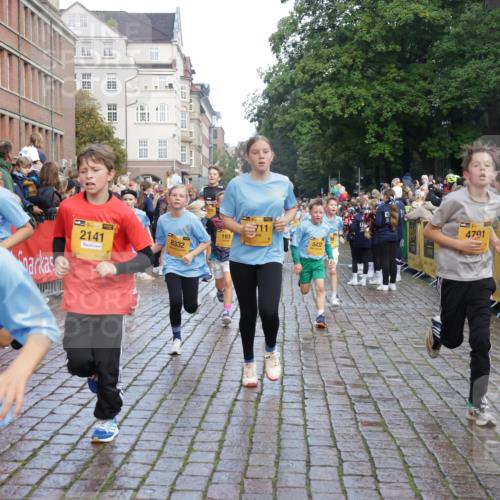 13.09.2026 - Kiel Lauf Yannick Fuchs http://msf.ph/oto/10280370 13.09.2026 08:53:36 Ziel 888, 1149, 1159, 2016, 2614, 3210, 3328, 5120, 5177, 5455, 6004, 6894, 6979, 7240, 7635, 8024, 8525, 8671, 8857, 8968, 9816, 10122, 10997, 11185, 11593, 11830, 12548, 347, 1919, 2570, 2743, 2985, 3316, 3419, 4060, 4291, 4756, 5284, 5342, 5344, 5436, 6103, 6579, 6846, 7085, 7170, 7875, 8018, 8095, 8510, 8541, 8601, 8819, 8947, 9410, 10390, 11455, 12168, 193, 258, 262, 1332, 1529, 1823, 2141, 2447, 3234, 4607, 4791, 5432, 6267, 6628, 6702, 10024 meine-sportfotos.de