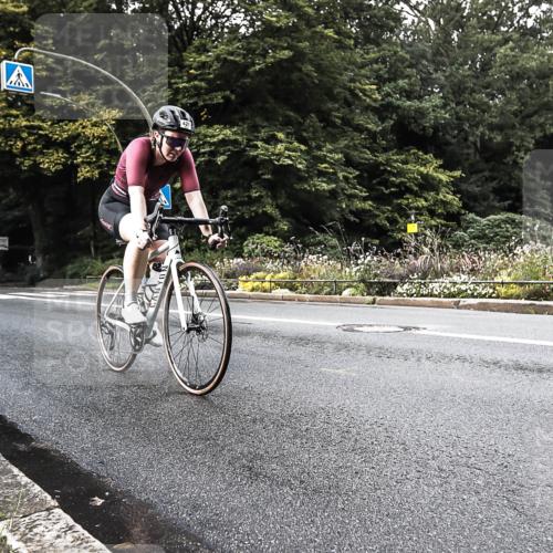 13.09.2026 - Stadtparktriathlon H.Heesch http://msf.ph/oto/10280462 13.09.2026 10:42:08 Radfahren 421, 447 meine-sportfotos.de