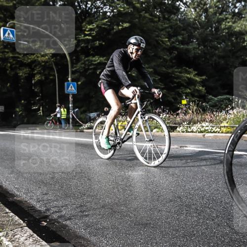 13.09.2026 - Stadtparktriathlon H.Heesch http://msf.ph/oto/10280583 13.09.2026 10:44:05 Radfahren 412, 482, 581 meine-sportfotos.de