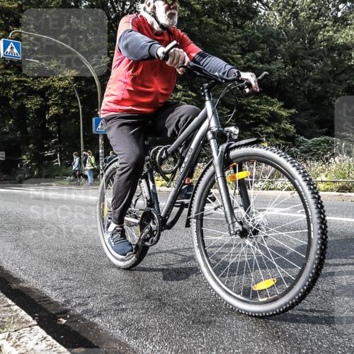13.09.2026 - Stadtparktriathlon H.Heesch http://msf.ph/oto/10280647 13.09.2026 10:44:39 Radfahren 277, 347, 454 meine-sportfotos.de
