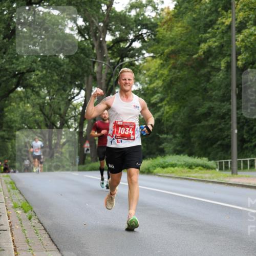 13.09.2026 - 21. swb-Marathon Bremen TobiasT http://msf.ph/oto/10280666 13.09.2026 11:39:03 Laufen 1034 meine-sportfotos.de