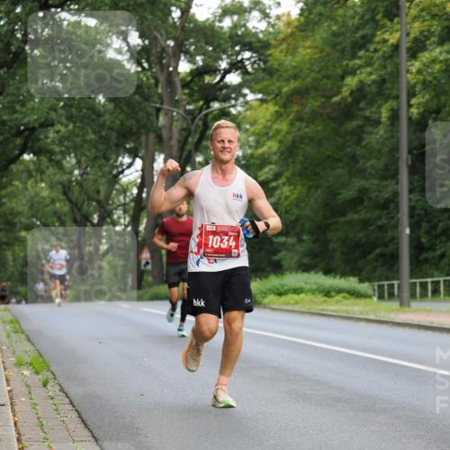 13.09.2026 - 21. swb-Marathon Bremen TobiasT http://msf.ph/oto/10280672 13.09.2026 11:39:03 Laufen 1034 meine-sportfotos.de