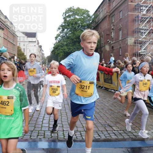 13.09.2026 - Kiel Lauf Yannick Fuchs http://msf.ph/oto/10280737 13.09.2026 08:54:10 Ziel 488, 1244, 1463, 1540, 2489, 4059, 4618, 4717, 4956, 5236, 5586, 5993, 6134, 7470, 9291, 9850, 9880, 10775, 10868, 11672, 12111, 12112, 12829, 120, 193, 258, 262, 888, 1149, 1332, 1529, 1823, 2122, 2141, 2324, 2447, 3234, 4607, 4791, 4956, 5120, 5432, 5586, 6004, 6267, 6628, 6702, 6733, 7341, 7815, 8006, 8024, 8332, 8525, 8671, 8968, 9266, 9816, 10726, 10997, 11170, 11593, 12511, 12548, 12663, 12711, 12828, 241, 1218, 2610, 2742, 3211, 3896, 3936, 4494 meine-sportfotos.de