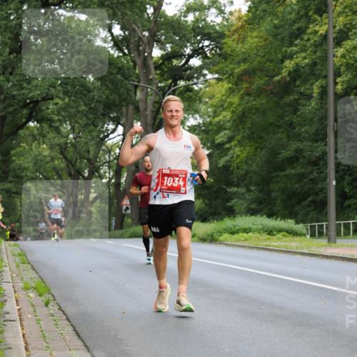 13.09.2026 - 21. swb-Marathon Bremen TobiasT http://msf.ph/oto/10280834 13.09.2026 11:39:03 Laufen 1034 meine-sportfotos.de
