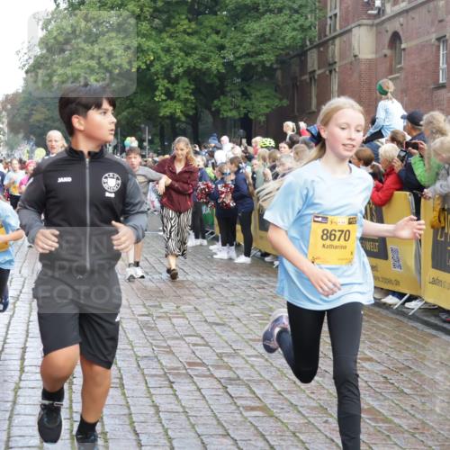 13.09.2026 - Kiel Lauf Yannick Fuchs http://msf.ph/oto/10280864 13.09.2026 08:54:21 Ziel 241, 1218, 1463, 2610, 2742, 3211, 3896, 4059, 4419, 4494, 4731, 5041, 5462, 6030, 6134, 6214, 6618, 7055, 8545, 9291, 9447, 9714, 10920, 11468, 11672, 11840, 120, 193, 258, 262, 488, 1244, 1529, 1540, 1823, 2122, 2141, 2324, 2489, 3234, 4607, 4618, 4717, 4791, 4956, 5236, 5432, 5586, 5993, 6267, 6628, 6733, 7341, 7470, 7815, 8006, 8332, 9266, 9850, 9880, 10726, 10775, 10868, 12111, 12112, 12511, 12663, 12711, 12829, 2139, 3936 meine-sportfotos.de