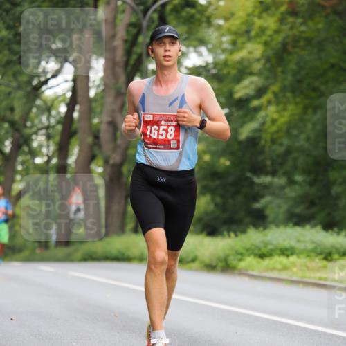 13.09.2026 - 21. swb-Marathon Bremen TobiasT http://msf.ph/oto/10280906 13.09.2026 11:39:34 Laufen 1658, 26 meine-sportfotos.de