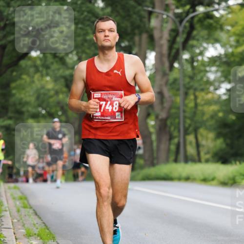 13.09.2026 - 21. swb-Marathon Bremen TobiasT http://msf.ph/oto/10281014 13.09.2026 11:40:07 Laufen 748, 21, 26 meine-sportfotos.de