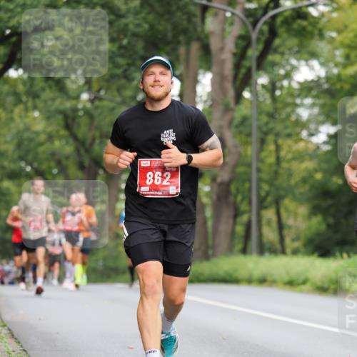 13.09.2026 - 21. swb-Marathon Bremen TobiasT http://msf.ph/oto/10281024 13.09.2026 11:40:15 Laufen 0048, 862, 2, 246 meine-sportfotos.de
