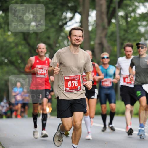 13.09.2026 - 21. swb-Marathon Bremen TobiasT http://msf.ph/oto/10281039 13.09.2026 11:40:21 Laufen 7224, 678 meine-sportfotos.de