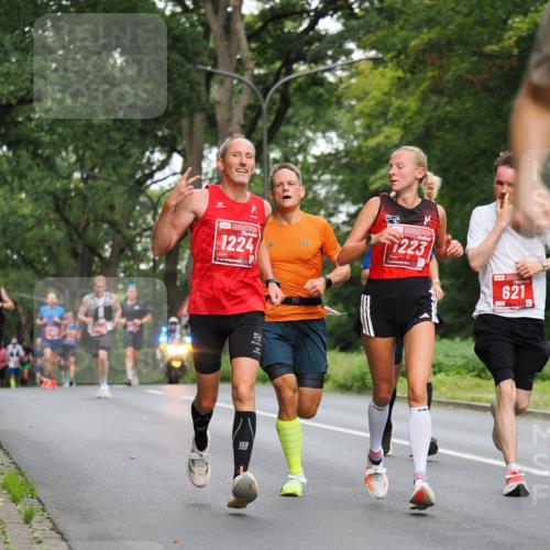 13.09.2026 - 21. swb-Marathon Bremen TobiasT http://msf.ph/oto/10281044 13.09.2026 11:40:24 Laufen 1224, 1223, 621 meine-sportfotos.de
