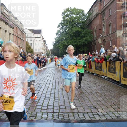 13.09.2026 - Kiel Lauf Yannick Fuchs http://msf.ph/oto/10281057 13.09.2026 08:54:37 Ziel 1701, 2139, 2542, 3457, 3936, 5693, 6574, 6740, 6945, 7774, 7877, 8110, 8111, 8670, 8850, 9533, 9698, 10488, 10937, 11433, 11656, 241, 488, 1218, 1463, 1540, 2489, 2610, 2742, 3211, 3896, 4059, 4419, 4494, 4618, 4717, 4731, 5041, 5236, 5462, 5993, 6030, 6134, 6214, 6618, 7055, 7470, 8545, 9291, 9447, 9714, 9850, 9880, 10775, 10868, 10920, 10937, 11468, 11672, 11840, 12111, 12112, 159, 561, 744, 820, 2699, 2770, 4069, 4227, 4348, 6607, 120, 2122 meine-sportfotos.de
