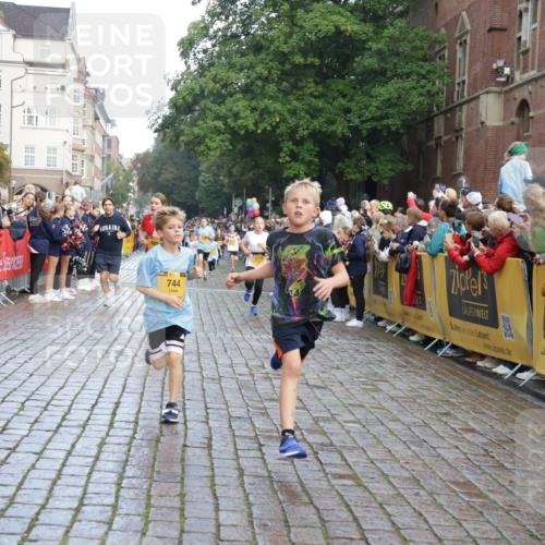 13.09.2026 - Kiel Lauf Yannick Fuchs http://msf.ph/oto/10281089 13.09.2026 08:54:40 Ziel 159, 1701, 2139, 2542, 2754, 3457, 5693, 6574, 6737, 7774, 7877, 8670, 8850, 9045, 9533, 9698, 10488, 11263, 11433, 11656, 241, 488, 1218, 1463, 1540, 2489, 2610, 2742, 3211, 3896, 3936, 4059, 4419, 4494, 4618, 4717, 4731, 5041, 5236, 5462, 5993, 6030, 6134, 6214, 6618, 6740, 6945, 7055, 7470, 8110, 8111, 8545, 9291, 9447, 9714, 9850, 10775, 10868, 10920, 10937, 11468, 11656, 11672, 11840, 12112, 561, 744, 820, 2699, 2770, 2773, 4069, 4227, 4348, 6607 meine-sportfotos.de