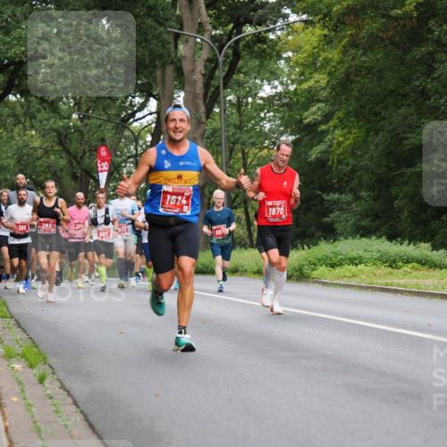 13.09.2026 - 21. swb-Marathon Bremen TobiasT http://msf.ph/oto/10281120 13.09.2026 11:40:41 Laufen 3, 30, 195, 382, 1711, 603, 1930, 1614, 697, 1970 meine-sportfotos.de