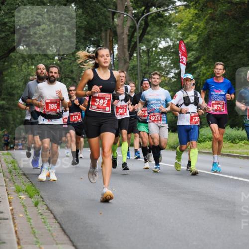 13.09.2026 - 21. swb-Marathon Bremen TobiasT http://msf.ph/oto/10281149 13.09.2026 11:40:45 Laufen 195, 671, 382, 603, 1879, 1930, 7, 35 meine-sportfotos.de