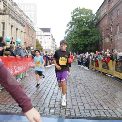 13.09.2026 - Kiel Lauf Yannick Fuchs http://msf.ph/oto/10281245 13.09.2026 08:54:53 Ziel 159, 561, 744, 820, 2699, 2754, 2770, 4069, 4227, 4348, 5454, 6607, 6737, 9045, 9163, 10279, 10447, 11133, 11263, 11330, 11464, 11470, 11780, 12654, 241, 1218, 1701, 2139, 2542, 2742, 3211, 3457, 3896, 3936, 4419, 4494, 4731, 5041, 5462, 5693, 6030, 6214, 6574, 6618, 6740, 6945, 7055, 7774, 7877, 8110, 8111, 8545, 8670, 8850, 9447, 9533, 9698, 9714, 10488, 10937, 11263, 11433, 11656, 471, 495, 889, 1450, 1768, 2773, 3219, 3863, 6206, 8546 meine-sportfotos.de