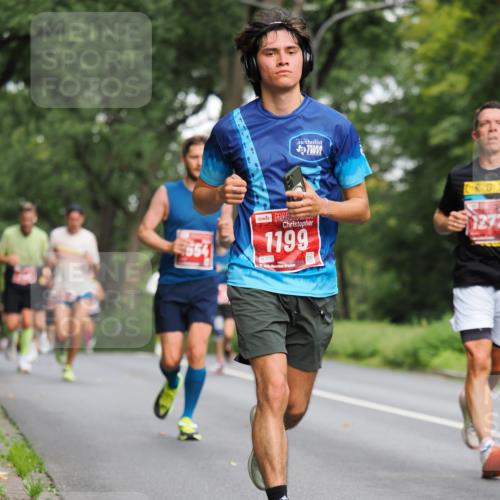 13.09.2026 - 21. swb-Marathon Bremen TobiasT http://msf.ph/oto/10281246 13.09.2026 11:41:24 Laufen 3, 5654, 1199, 1710, 21, 1277 meine-sportfotos.de