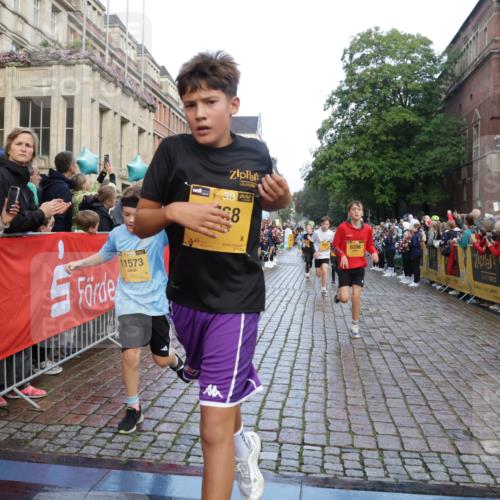 13.09.2026 - Kiel Lauf Yannick Fuchs http://msf.ph/oto/10281255 13.09.2026 08:54:54 Ziel 159, 561, 744, 820, 2699, 2754, 2770, 4069, 4227, 4348, 4828, 5454, 6607, 6737, 9045, 9163, 10279, 10447, 11133, 11330, 11464, 11470, 11780, 12654, 241, 1218, 1701, 2139, 2542, 2742, 2754, 3211, 3457, 3896, 3936, 4419, 4494, 4731, 5041, 5462, 5693, 6030, 6214, 6574, 6618, 6737, 6740, 6945, 7055, 7774, 7877, 8110, 8111, 8545, 8670, 8850, 9045, 9533, 9698, 9714, 10488, 10937, 11263, 11433, 11656, 471, 495, 889, 1450, 1768, 2773, 3218, 3219, 3863, 6206, 8546 meine-sportfotos.de