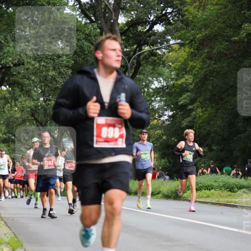 13.09.2026 - 21. swb-Marathon Bremen TobiasT http://msf.ph/oto/10281296 13.09.2026 11:50:18 Laufen 583, 1014, 898, 9522 meine-sportfotos.de
