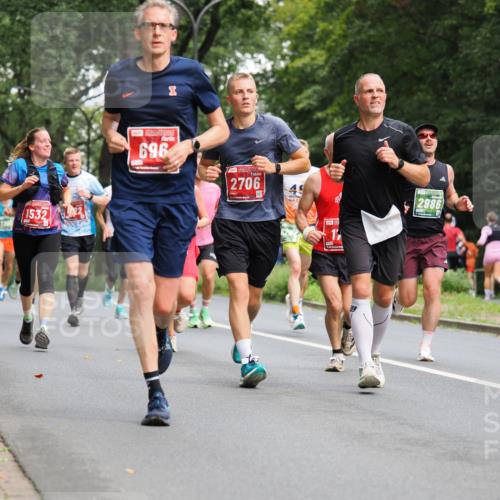 13.09.2026 - 21. swb-Marathon Bremen TobiasT http://msf.ph/oto/10281330 13.09.2026 11:51:08 Laufen 5155, 1532, 696, 2706, 49, 1, 2986 meine-sportfotos.de