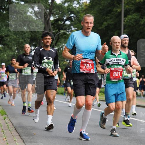 13.09.2026 - 21. swb-Marathon Bremen TobiasT http://msf.ph/oto/10281357 13.09.2026 11:53:26 Laufen 6267, 6906, 6528, 784, 881 meine-sportfotos.de