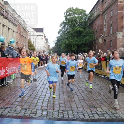 13.09.2026 - Kiel Lauf Yannick Fuchs http://msf.ph/oto/10281394 13.09.2026 08:55:05 Ziel 471, 495, 744, 889, 1450, 1768, 2699, 2773, 3219, 3863, 4069, 4828, 5212, 6570, 7917, 9163, 10817, 10822, 11071, 11235, 11573, 12291, 12349, 159, 561, 820, 1701, 2139, 2542, 2699, 2754, 2770, 3457, 4227, 4348, 5454, 5693, 6574, 6607, 6737, 7774, 7877, 8670, 8850, 9045, 9533, 9698, 10279, 10447, 10488, 11133, 11263, 11330, 11433, 11464, 11470, 11656, 11780, 12654, 114, 589, 1106, 1109, 1297, 1489, 2023, 3218, 3356, 3693, 5225, 5860, 6206, 7072, 7222, 8546, 11656 meine-sportfotos.de