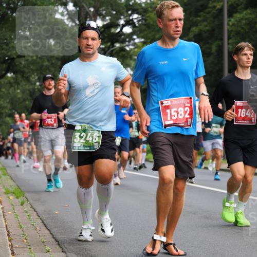13.09.2026 - 21. swb-Marathon Bremen TobiasT http://msf.ph/oto/10281400 13.09.2026 11:55:06 Laufen 753, 3246, 6448, 21, 1582, 1642 meine-sportfotos.de