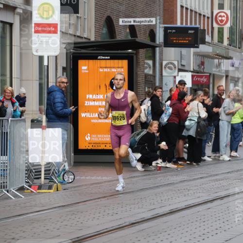 13.09.2026 - 21. swb-Marathon Bremen Strokosch-Dieckow http://msf.ph/oto/10281409 13.09.2026 10:26:32 Ziel 13502, 13525 meine-sportfotos.de