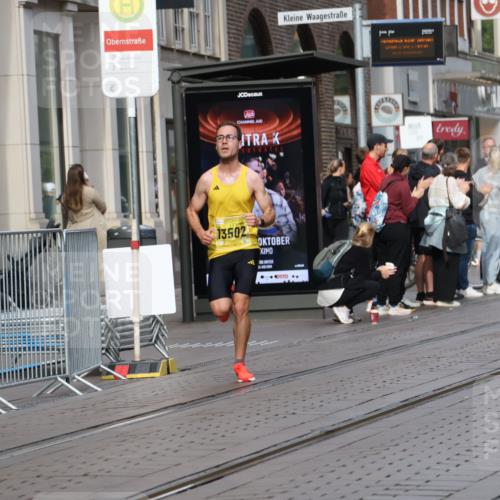 13.09.2026 - 21. swb-Marathon Bremen Strokosch-Dieckow http://msf.ph/oto/10281458 13.09.2026 10:26:51 Ziel 13627, 13502, 13525 meine-sportfotos.de