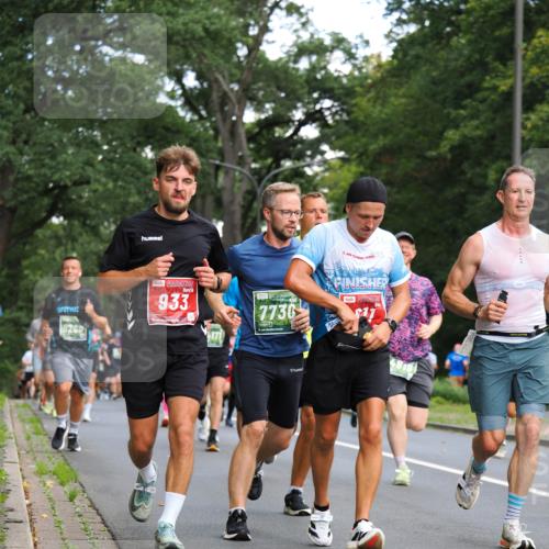 13.09.2026 - 21. swb-Marathon Bremen TobiasT http://msf.ph/oto/10281476 13.09.2026 11:55:31 Laufen 8260, 933, 171, 7730, 11, 819 meine-sportfotos.de