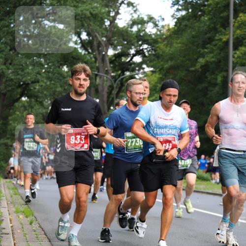 13.09.2026 - 21. swb-Marathon Bremen TobiasT http://msf.ph/oto/10281483 13.09.2026 11:55:31 Laufen 9260, 933, 171, 7730, 4819 meine-sportfotos.de