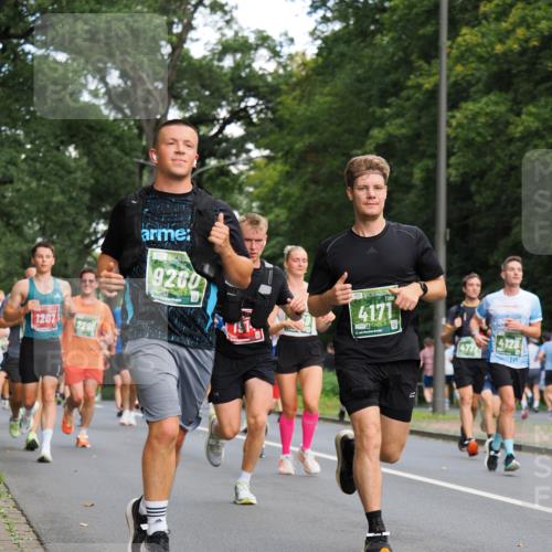 13.09.2026 - 21. swb-Marathon Bremen TobiasT http://msf.ph/oto/10281487 13.09.2026 11:55:34 Laufen 1207, 2260, 9260, 4171, 477, 4128 meine-sportfotos.de