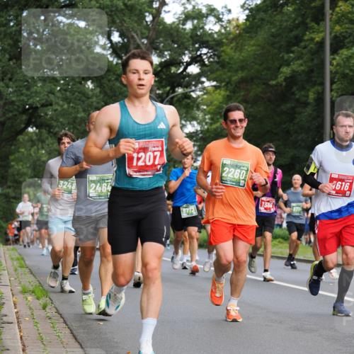 13.09.2026 - 21. swb-Marathon Bremen TobiasT http://msf.ph/oto/10281499 13.09.2026 11:55:37 Laufen 3248, 2464, 1207, 2260, 1388, 8714, 1616 meine-sportfotos.de
