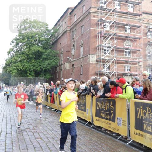 13.09.2026 - Kiel Lauf Yannick Fuchs http://msf.ph/oto/10281507 13.09.2026 08:55:14 Ziel 114, 471, 1109, 1297, 1489, 1768, 3218, 3219, 3863, 5212, 5225, 5860, 6206, 6570, 7222, 7917, 8546, 9216, 10222, 10604, 10716, 10817, 10822, 11071, 11235, 11400, 11573, 12291, 12349, 159, 495, 561, 744, 820, 889, 1450, 1701, 2139, 2699, 2754, 2770, 2773, 3457, 4069, 4227, 4348, 4828, 5454, 6574, 6607, 6737, 7877, 9045, 9163, 9533, 10279, 10447, 10488, 11071, 11133, 11263, 11330, 11433, 11464, 11470, 11780, 12654, 329, 589, 1106, 1952, 2023, 3356, 3693, 7072 meine-sportfotos.de