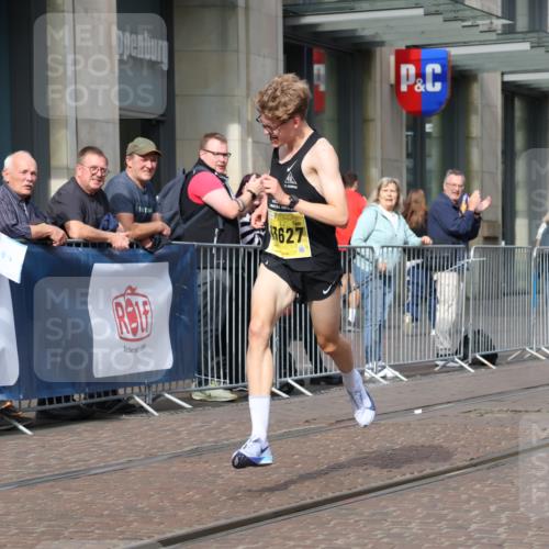 13.09.2026 - 21. swb-Marathon Bremen Strokosch-Dieckow http://msf.ph/oto/10281513 13.09.2026 10:27:05 Ziel 13502, 13627 meine-sportfotos.de